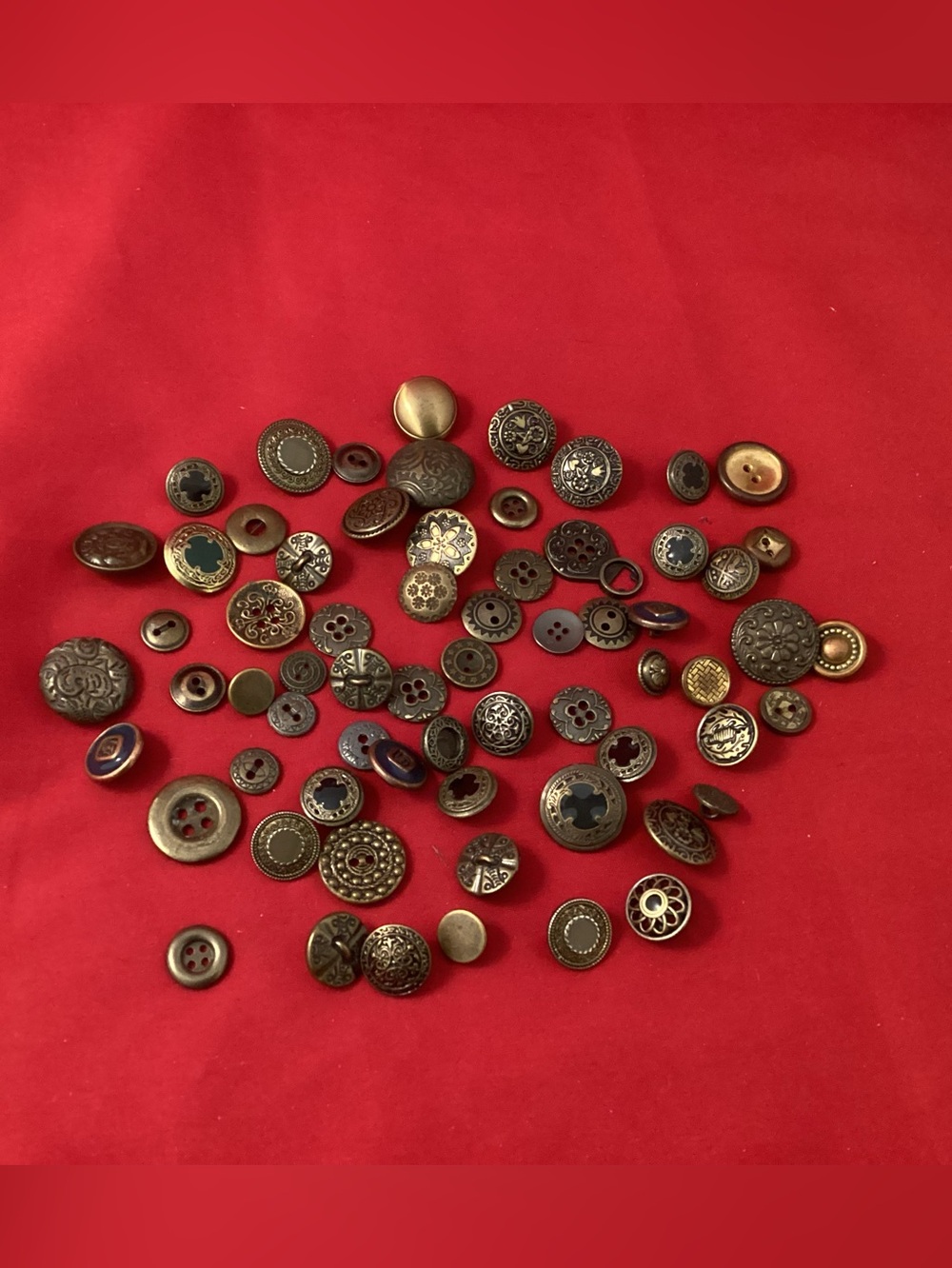 117 grams of copper tone seringue buttons for crafting